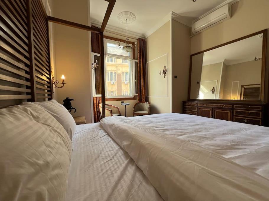 Authentic 3Br Apartment In Downtown, Cairo Exterior photo