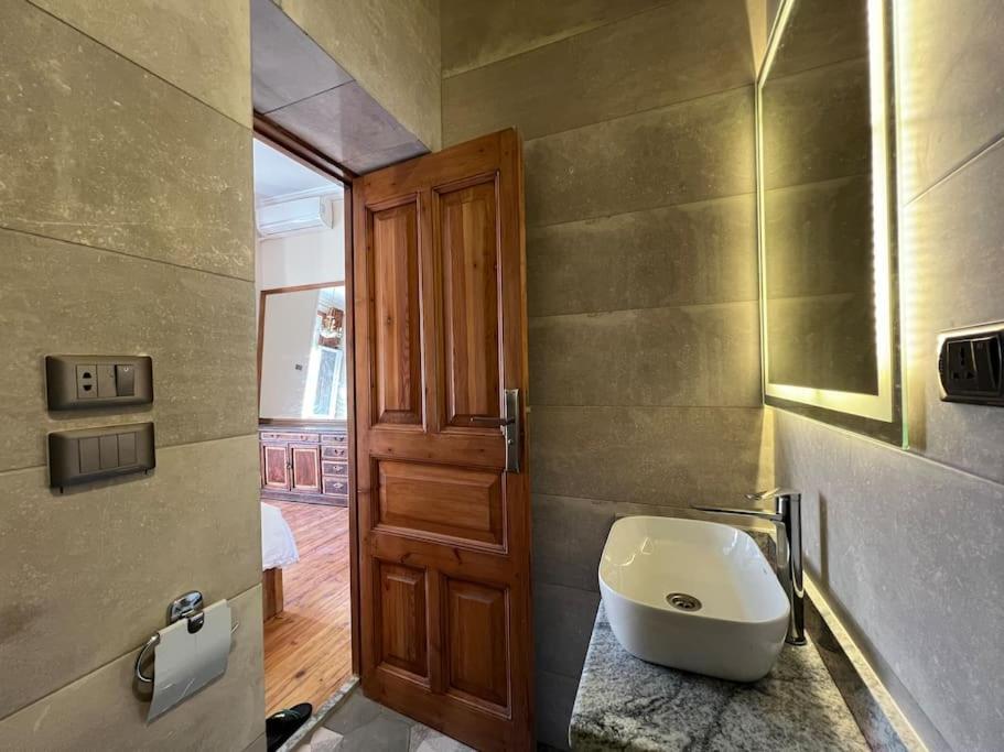 Authentic 3Br Apartment In Downtown, Cairo Exterior photo