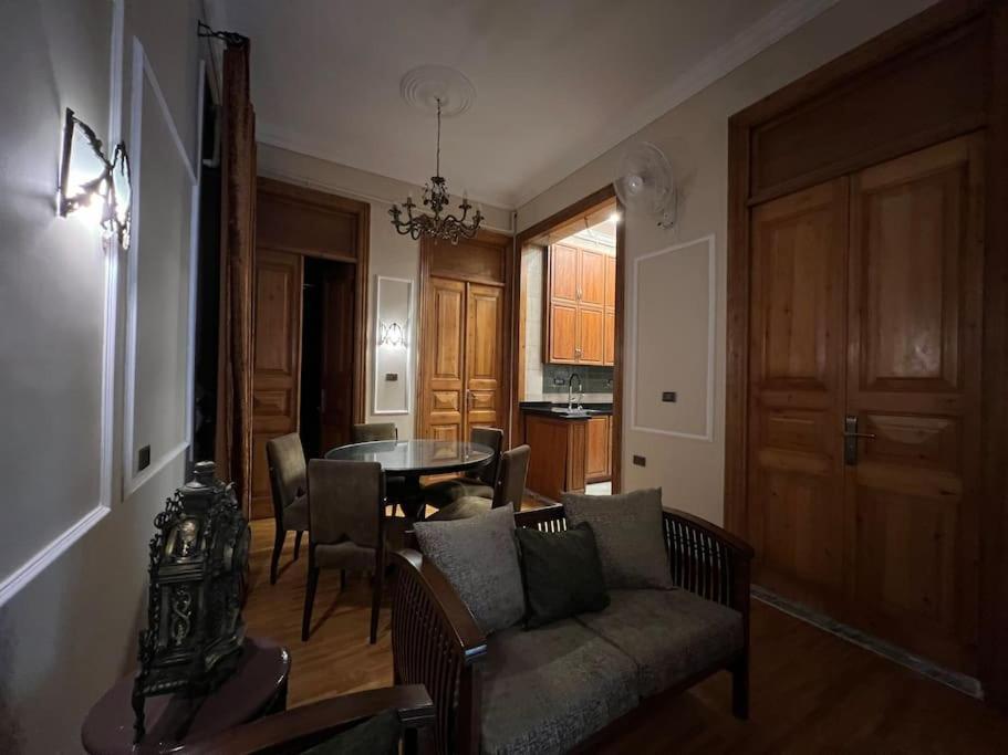 Authentic 3Br Apartment In Downtown, Cairo Exterior photo