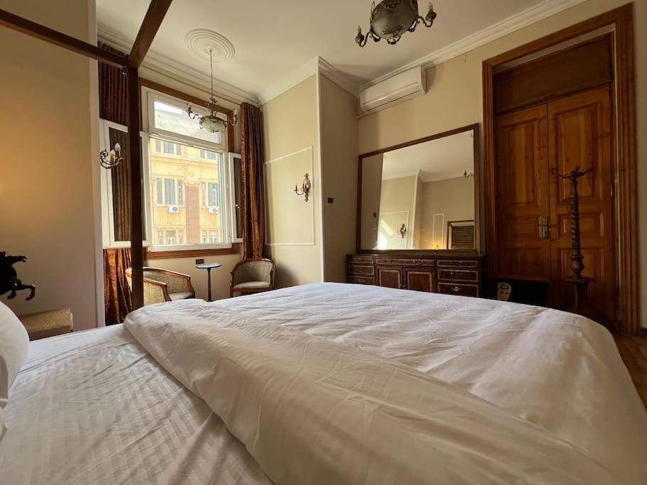 Authentic 3Br Apartment In Downtown, Cairo Exterior photo